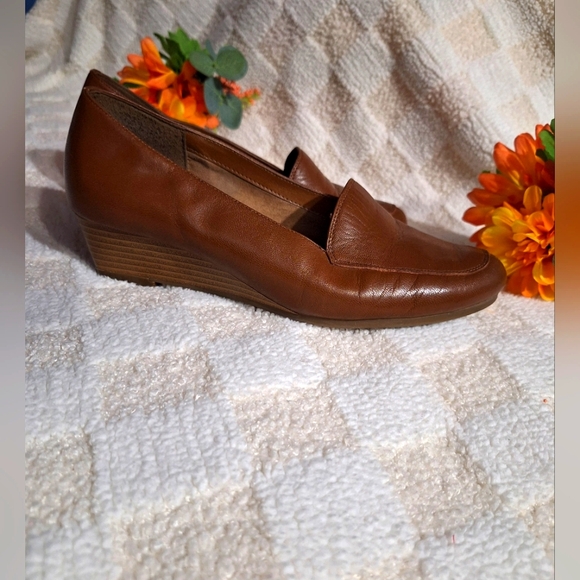 AEROSOLES | Vintage Brown Leather LoafersAEROSOLES - Picture 1 of 8